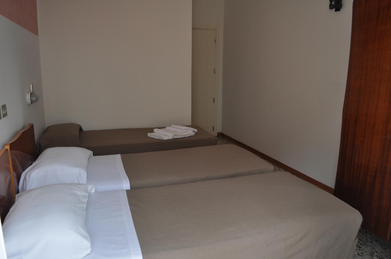 Hotel Urano Cattolica Eksteriør billede