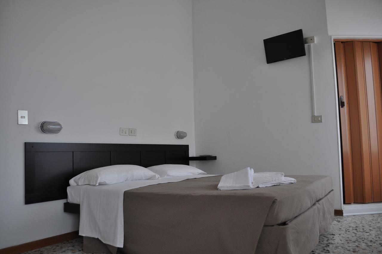 Hotel Urano Cattolica Eksteriør billede