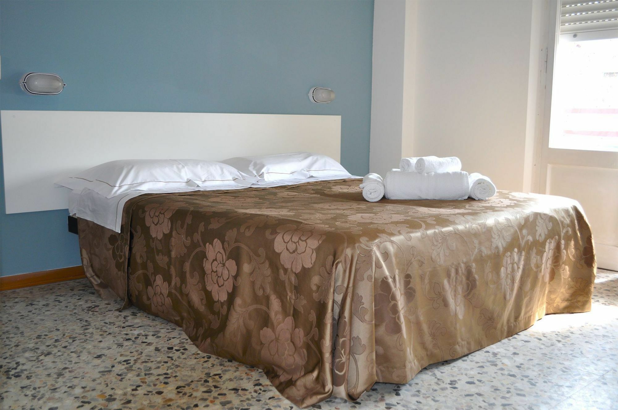 Hotel Urano Cattolica Eksteriør billede