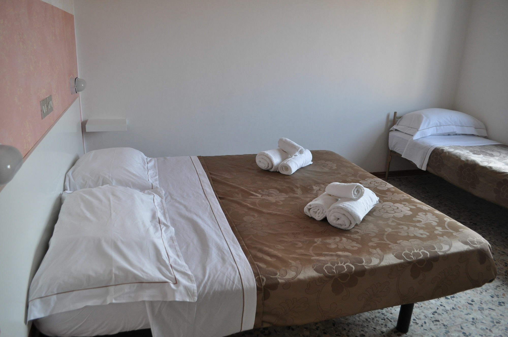 Hotel Urano Cattolica Eksteriør billede