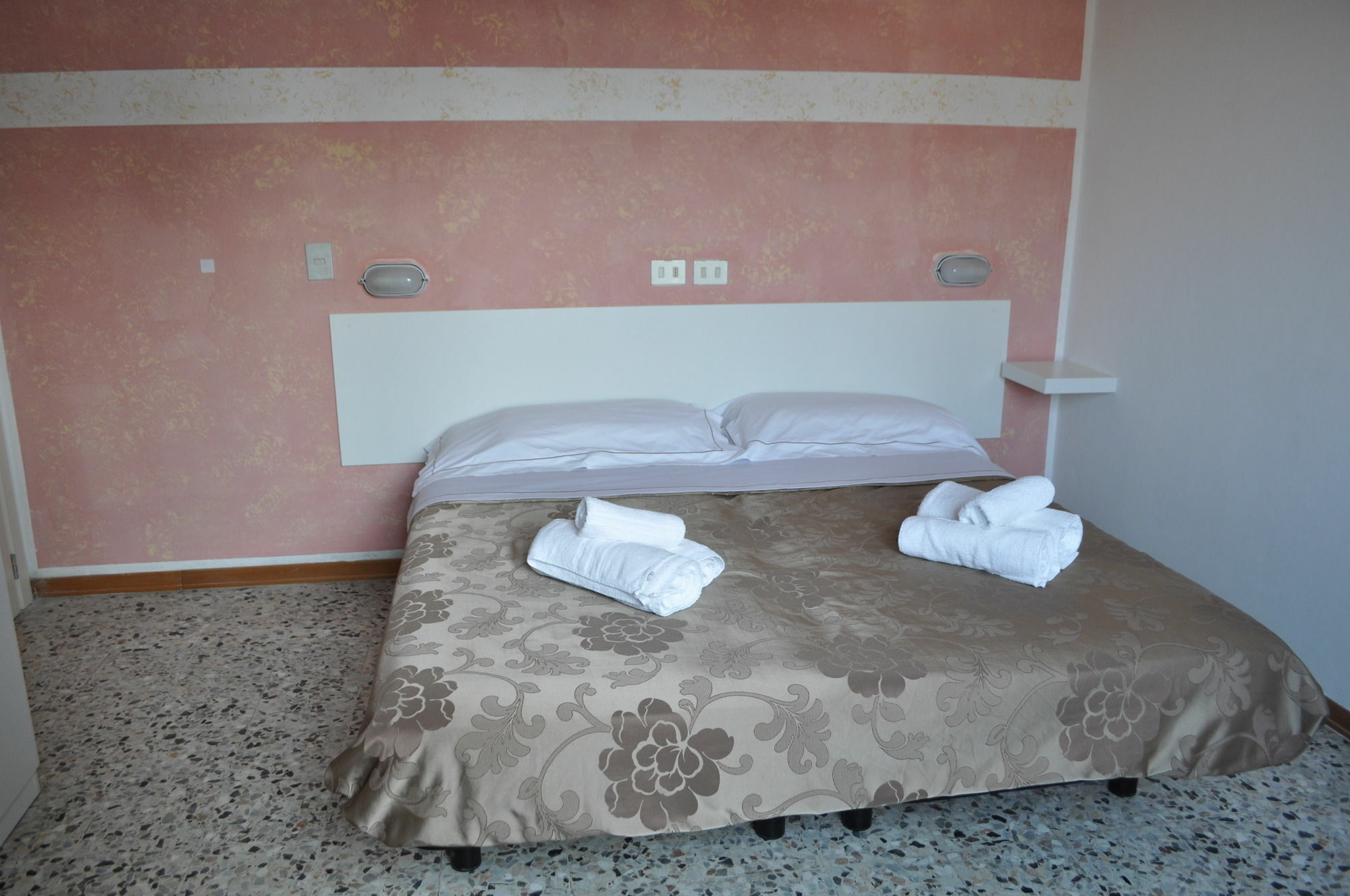 Hotel Urano Cattolica Eksteriør billede